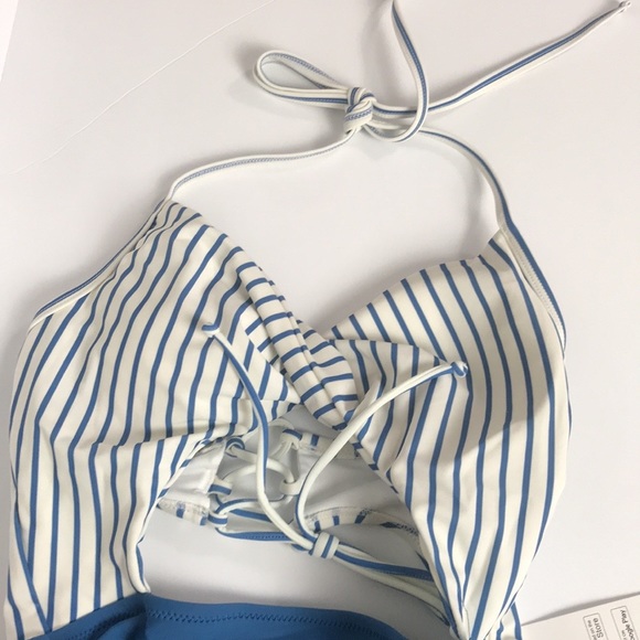 Cupshe Swim Navy Striped Twist Front One Piece Swimsuit Size Medium - Picture 8 of 11